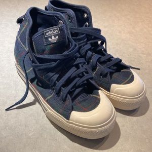Adidas NIZZA Women’s Hightop Platform Plaid Sneakers size 9. Perfect for winter!